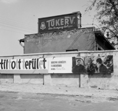 Magyarország, Budapest VIII., a Józsefvárosi pályaudvar II. számú kapuja, jobbra a Kőbányai út. A Fővárosi Moziüzemi Vállalat (FŐMO) által forgalmazott film plakátja., 1969, FŐFOTÓ, Budapest, filmplakát, Fortepan #208020