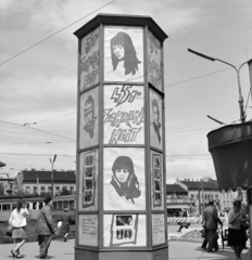 Magyarország, Budapest II., Széll Kálmán (Moszkva) tér, a Fővárosi Moziüzemi Vállalat (FŐMO) által forgalmazott film hirdetése., 1969, FŐFOTÓ, hirdetőoszlop, Budapest, filmplakát, Fortepan #208045