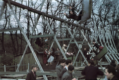 Hungary, Budapest II., Nagyrét., 1941, Fortepan, free time, fun, colorful, swing, happiness, swing-boat, Budapest, geometry, Fortepan #20811