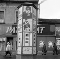 Hungary, Budapest IV., Árpád út, a Fővárosi Moziüzemi Vállalat (FÖMO) által forgalmazott film hirdetése. Háttérben a 68. és 70-es számú ház., 1969, FŐFOTÓ, Budapest, Fortepan #208155