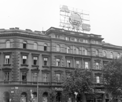 Hungary, Budapest VI., az Oktogon (November 7. tér) 3-as számú ház, balra az Andrássy út (Népköztársaság útja)., 1969, FŐFOTÓ, grocery store, neon sign, Csemege enterprise, Budapest, Fortepan #208193