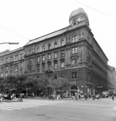 Hungary, Budapest V.,Budapest XIII., Szent István körút, szemben a 22-es számú ház a Visegrádi utca sarkán., 1969, FŐFOTÓ, Budapest, tram stop, Fortepan #208195