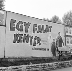 Hungary, Budapest VIII., Múzeum körút az Astoria kereszteződés közelében, a palánk mögött a metróépítés területe. A Fővárosi Moziüzemi Vállalat (FŐMO) által forgalmazott film plakátja., 1969, FŐFOTÓ, Budapest, movie poster, Fortepan #208201