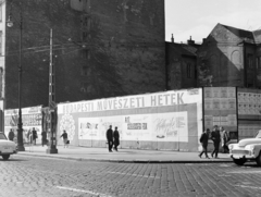 Hungary, Budapest V., Kálvin tér, a Fővárosi Moziüzemi Vállalat (FŐMO) által forgalmazott filmek plakátja. Jobbra a Kecskeméti utca., 1969, FŐFOTÓ, Budapest, movie poster, Fortepan #208203