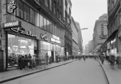 Hungary, Budapest V., Váci utca a Párizsi utcától a Régi posta utca felé nézve., 1969, FŐFOTÓ, Budapest, street view, shop, Fortepan #208218