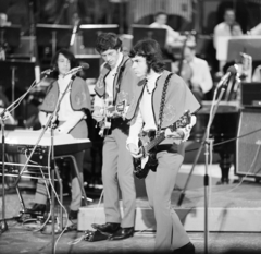 Hungary, Budapest VIII., Erkel Színház, Táncdalfesztivál, Hungária együttes, az orgonánál Fenyő Miklós., 1969, FŐFOTÓ, microphone, guitar, Budapest, sideburns, dance song, band, Fortepan #208228