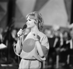 Hungary, Budapest VIII., Erkel Színház, Táncdalfesztivál, Monyók Ildikó színésznő, énekesnő., 1969, FŐFOTÓ, Budapest, dance song, Fortepan #208246