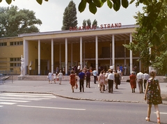 Hungary, Margit Islands, Budapest, a Palatinus Strandfürdő bejárata előtt Csorba Géza 1967-ben újrafaragott Napozó lány című szobra., 1969, FŐFOTÓ, Fortepan #208264