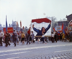 Hungary, Budapest XIV., Hősök tere, május 1-i felvonulás. Jobbra a háttérben a Műcsarnok., 1969, FŐFOTÓ, Budapest, Fortepan #208289