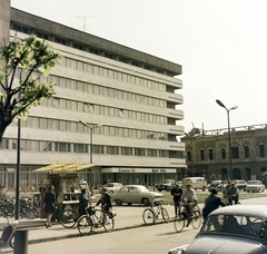 Hungary, Győr, Árpád út - Baross Gábor (Lenin) út sarok, Rába Hotel., 1969, FŐFOTÓ, bicycle holder, bicycle, Fortepan #208327