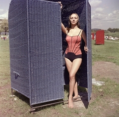 Hungary, Balatonfüred, a felvétel a Hotel Marina parkjában készült., 1969, FŐFOTÓ, bathing suit, head wrap, advertising photography, fashion photography, wickerwork, changing cabin, Fortepan #208330