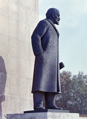 Hungary, Budapest XIV., Ötvenhatosok tere (Felvonulási tér), Lenin szobor (Pátzay Pál, 1965.)., 1969, FŐFOTÓ, Lenin-portrayal, Budapest, Fortepan #208344