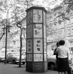 Hungary, Budapest VII., Erzsébet (Lenin) körút a Wesselényi utca felé nézve, előtérben a Fővárosi Moziüzemi Vállalat (FŐMO) által forgalmazott film hirdetése., 1969, FŐFOTÓ, Budapest, Fortepan #208362