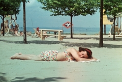 Magyarország,Balaton, Siófok, Strand., 1940, Fortepan, strand, fürdőruha, színes, napozás, Agfa-márka, Fortepan #20856