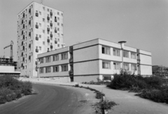 Hungary, Budapest XXII., József Attila utcai kísérleti lakótelep, Magasház utca a József Attila utca felől nézve, előtérben a nyugdíjasok háza., 1969, FŐFOTÓ, Budapest, Fortepan #208621