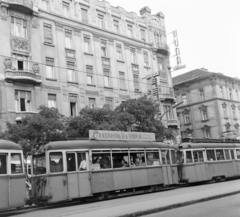 Hungary, Budapest V.,Budapest XIII., Szent István körút, villamosmegálló a Jászai Mari térnél, háttérben jobbra a Hollán Ernő (Fürst Sándor) utca. A Fővárosi Moziüzemi Vállalat (FŐMO) által forgalmazott film plakátja., 1969, FŐFOTÓ, Budapest, tram, label, pavement, Fortepan #208760