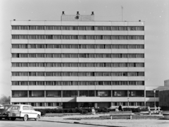 Magyarország, Gyula, Maróthy tér (ekkor névtelen), szemben a SZOT MEDOSz Gyógyüdülő (később Erkel Hotel)., 1970, FŐFOTÓ, Fortepan #208787