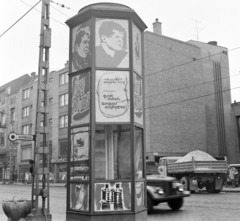 Magyarország, Budapest IV., Árpád út, a Fővárosi Moziüzemi Vállalat (FÖMO) által forgalmazott film hirdetése a Mártírok útja torkolatával szemben, 1970, FŐFOTÓ, Budapest, Fortepan #208820