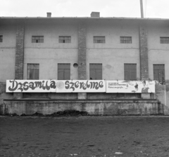 Magyarország, Budapest VIII., Orczy tér, Józsefvárosi pályaudvar. A Fővárosi Moziüzemi Vállalat (FŐMO) által forgalmazott film plakátja., 1970, FŐFOTÓ, Budapest, filmplakát, Fortepan #208863