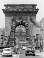 Magyarország, Budapest V., a Széchenyi Lánchíd a Széchenyi István (Roosevelt) tér felől., 1970, FŐFOTÓ, Fejér Zoltán, Budapest, BMC Mini, Renault 4, Mercedes W111, Fiat 2300, Fortepan #208926