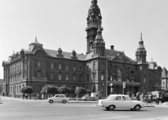 Magyarország, Győr, a Városháza a Szent István (Tanácsköztársaság) út - Baross Gábor (Lenin) út kereszteződéséből nézve., 1970, FŐFOTÓ, középület, kerékpár, gyalogátkelő, Fortepan #208949