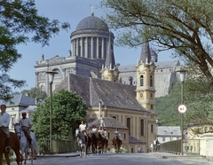 Magyarország, Esztergom, a Bazilika a Kossuth hídtól nézve, előtérben a vízivárosi templom., 1967, FŐFOTÓ, színes, lovaglás, ló, Fortepan #209084