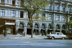 Magyarország, Budapest V., Ferenciek tere (Károlyi utca), Ecclesia Kegytárgybolt., 1962, FŐFOTÓ, Budapest, kegytárgyak, GAZ M21 Volga, Ikarus 620/630, Fortepan #209190