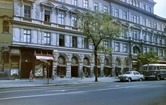 Magyarország, Budapest V., Ferenciek tere (Károlyi utca), Ecclesia Kegytárgybolt., 1962, FŐFOTÓ, Budapest, kegytárgyak, GAZ M21 Volga, Ikarus 620/630, Fortepan #209192