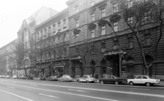 Magyarország, Budapest VI., az Andrássy út (Népköztársaság útja) a Nagymező utca felől a Divatcsarnok felé nézve., 1962, FŐFOTÓ, Wartburg-márka, Wartburg 311/312, cipőbolt, Budapest, DKW Junior, Opel Rekord P2, Fortepan #209260