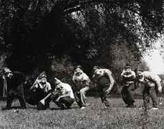 Hungary, Pócsmegyer, Surány. Amatőr színjátszók a Duna-parti füzesben, a mesebeli hét törpe., 1938, Balogh Jánosné dr. Horváth Terézia, costume, fun, mask, dwarfism, Best of, hurricane lamp, Fortepan #209340