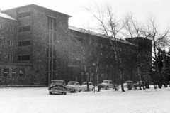 Magyarország, Galyatető, Mátraszentimre, Nagyszálló., 1958, Jezsuita Levéltár, Kiss Ulrich SJ, szálloda, havas táj, Opel Olympia Rekord, amerikai gyártmány, Volkswagen Bogár, Fortepan #209382