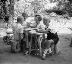 1946, Hegedűs Judit, meal, garden, kids, Fortepan #20945