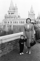 Hungary, Halászbástya, Budapest I., 1952, Jezsuita Levéltár, Budapest, kid, monument, mother, hold hands, costume, Fortepan #209576