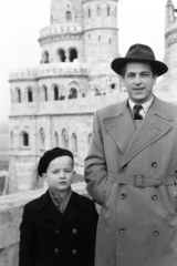 Hungary, Halászbástya, Budapest I., 1952, Jezsuita Levéltár, Budapest, smile, hat, kid, monument, double-breasted coat, Fortepan #209580