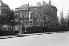 Hungary, Budapest XII., Maros utca a Csaba utca saroknál, szemben középen a Csaba utca 7/a számú ház., 1952, Jezsuita Levéltár, Budapest, street view, poster, brick fence, chain-link fence, Fortepan #209637