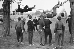 Magyarország, Budapest XXII., ezen a területen ma az Arany János utcai lakótelep található. Iskolások akadályversenye., 1970, Belházy Miklós, Budapest, kötélmászás, Fortepan #209890