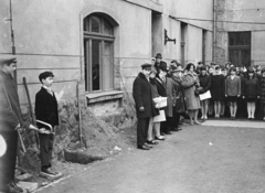 Magyarország, Budapest XXII., Árpád utca 2., az általános iskola (később Árpád Utcai Német Nemzetiségi Nyelvoktató Általános Iskola) udvara., 1970, Belházy Miklós, Budapest, Fortepan #209899