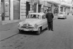 Magyarország, Budapest XI., a felvétel a Móricz Zsigmond körtér 9-es számú ház előtt készült., 1963, Belházy Miklós, Budapest, Best of, Fortepan #210026