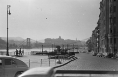 Magyarország, Budapest V., Belgrád rakpart a Fővám (Dimitrov) tér felől nézve, háttérben az épülő Erzsébet híd., 1963, Belházy Miklós, Budapest, Fortepan #210045