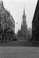 Hungary, Budapest IX., a Bakáts utca a Lónyay (Szamuely) utcai kereszteződésnél, szemben a Bakáts téri Assisi Szent Ferenc-templom., 1961, Belházy Miklós, Budapest, Fortepan #210080