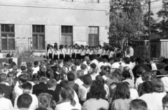 Magyarország, Budapest XXII., Árpád utca 2., az általános iskola (később Árpád Utcai Német Nemzetiségi Nyelvoktató Általános Iskola) udvara., 1968, Belházy Miklós, Budapest, Fortepan #210095