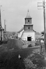 Magyarország, Hollókő, Kossuth utca, Szent Márton-templom, jobbra a Petőfi Sándor utca torkolata., 1967, Belházy Miklós, Fortepan #210106