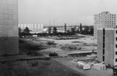 Magyarország, Újpalota, Budapest XV., kilátás a Zsókavár utca 46-ból, jobbra a háttérben a Kőrakás park 37., balra a távolban a Sárfű utca épületei., 1972, Belházy Miklós, panelház, Budapest, Fortepan #210156