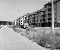 Magyarország, Budapest IV., Káposztásmegyeri lakótelep, Tóth Aladár utca, az utca végén a Farkas-erdő fái látszanak., 1988, Belházy Miklós, Budapest, Fortepan #210210