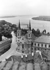 Magyarország, Esztergom, Víziváros, középen a Loyolai Szent Ignác-templom, háttérben a csonka Mária Valéria híd., 1953, Bernhardt Ágnes, híd, látkép, templom, katolikus, hídroncs, folyó, Fortepan #210242