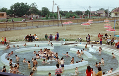 Magyarország, Hatvan, strandfürdő, háttérben a Teleki út., 1977, Fürdőigazgatóság, gyógyfürdő, strand, Fortepan #210344