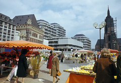 Németország, Frankfurt am Main, Römerberg, balra a Frankfurter Kunstverein kéttornyos épülete, középen a Technisches Rathaus, jobbra a Szent Bertalan-székesegyház., 1972, Fürdőigazgatóság, Fortepan #210385