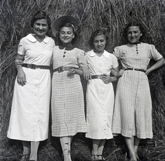 1937, Hámornik Balázs, skirt, straw, tableau, girls, belt, summer dresses, Fortepan #210430