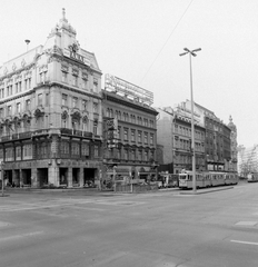 Magyarország, Budapest VIII.,Budapest V.,Budapest VII., Károly (Tanács) körút az Astoriánál., 1982, Fortepan, utcakép, villamos, Ganz UV, neon felirat, Budapest, Fortepan #21044