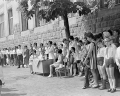 Magyarország, Budapest IV., Viola utcai Általános Iskola., 1972, Fortepan, iskola, oktatás, ünnepség, Budapest, Fortepan #2105